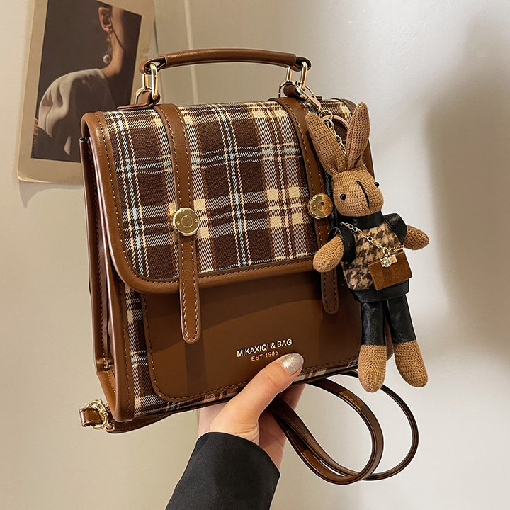 Damen modische Umhängetasche mit Karomuster und abnehmbarem Anhänger | Nord Taschen