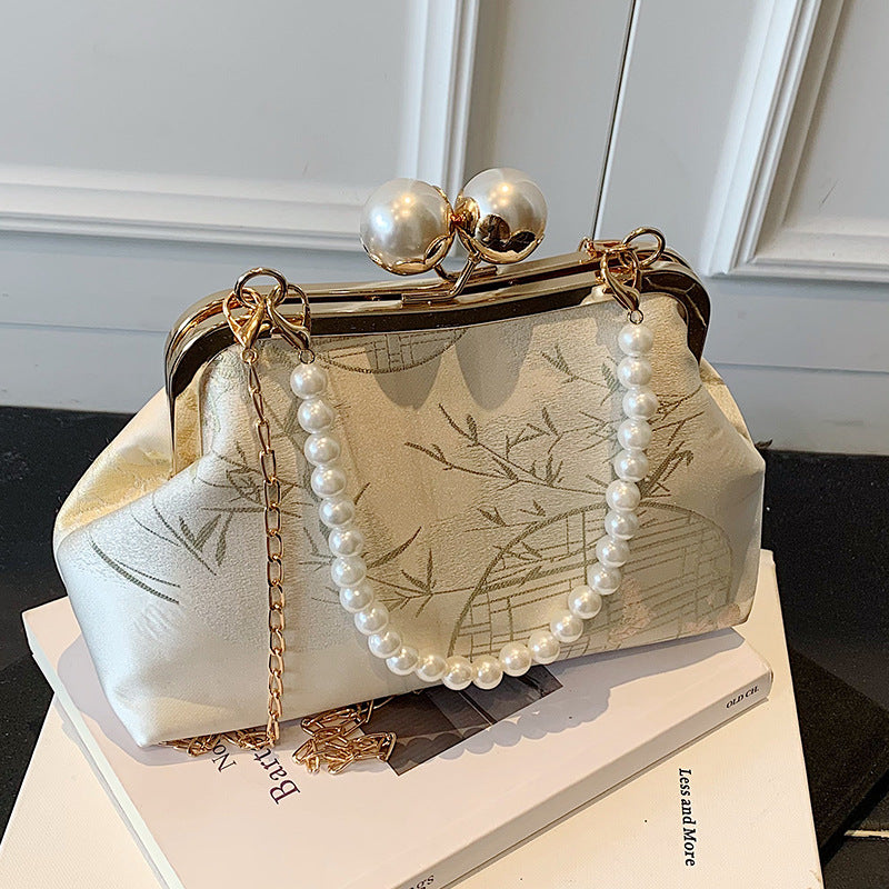 Damen Clutch mit elegantem Perlenschmuck Nord Taschen