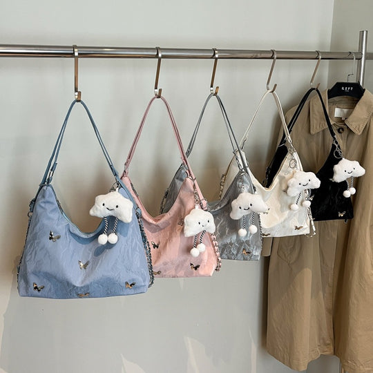 Damen modische Hobo-Tasche mit verspieltem Anhänger und detailreicher Verzierung Nord Taschen