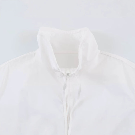 Damen Leichte Cropped Übergangsjacke mit hohem Funnelkragen und Tunnelzugtaillierung Nord Taschen