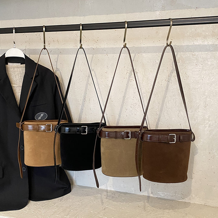 Damen Hobo-Tasche mit luxuriösem Wildlederüberzug und elegantem Gürtelakzent Nord Taschen