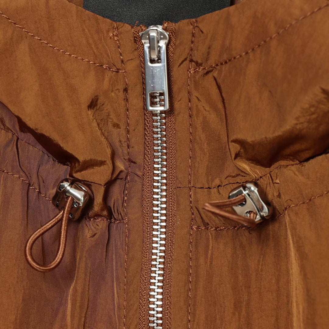 Damen Leichte Kapuzen‑Windjacke aus glänzendem Nylon mit Tunnelzug und Zwei‑Wege‑Reißverschluss Nord Taschen
