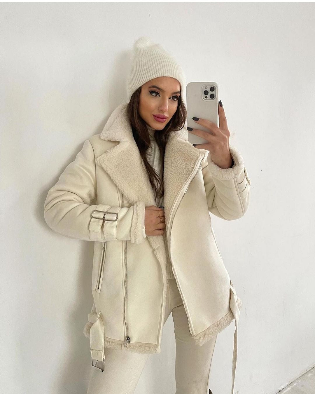 Damen Oversized Kunstleder-Fliegerjacke mit Teddyfell-Futter und Schnallen Nord Taschen