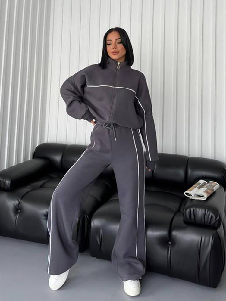 Damen lässiges Sweatset mit Stehkragen Reißverschluss gekürzter Jacke und hochtaillierter Schlaghose Nord Taschen