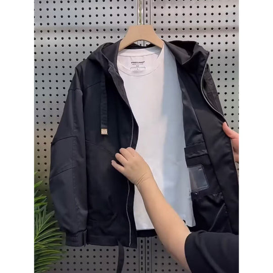 Herren Leichte Kapuzenjacke im Utility‑Stil mit Innenorganisation und Frontreißverschluss Nord Taschen