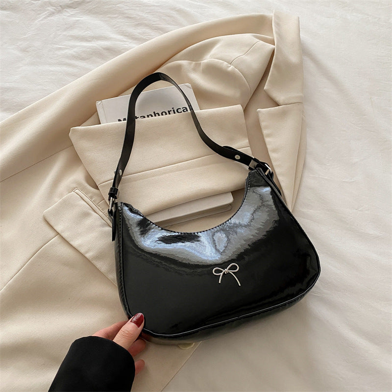 Damen Hobo-Tasche aus glänzendem Kunstleder mit dekorativem Schleifendetail Nord Taschen