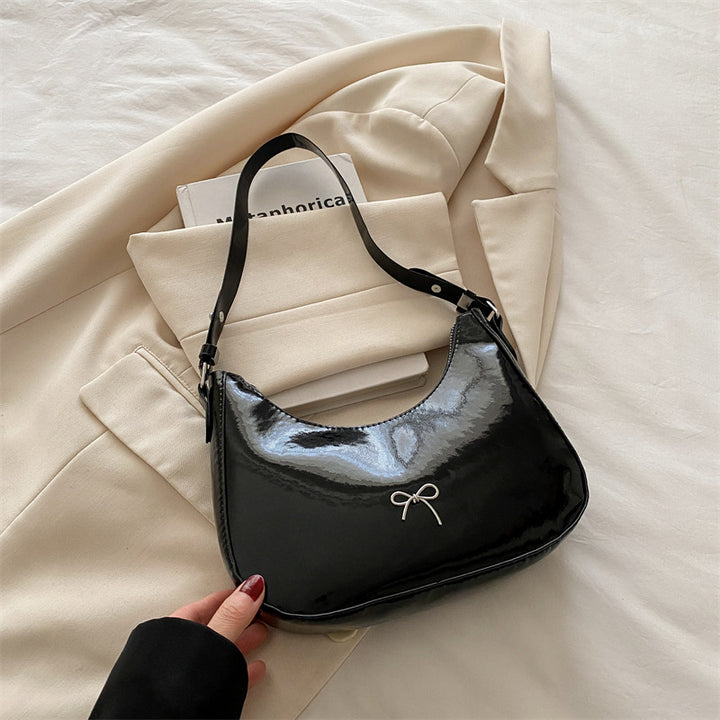 Damen Hobo-Tasche aus glänzendem Kunstleder mit dekorativem Schleifendetail Nord Taschen