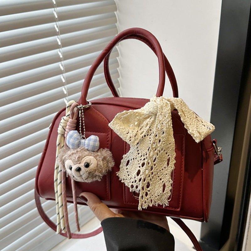 Damen Mini-Handtasche mit niedlichem Plüschanhänger und filigraner Schleifenverzierung Nord Taschen