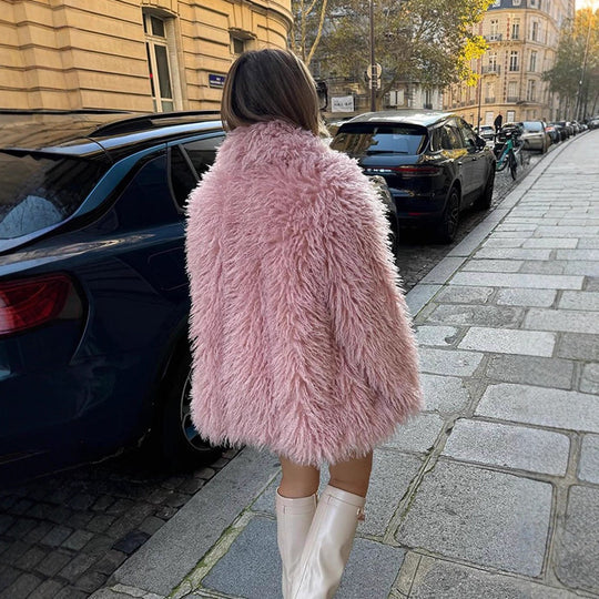 Damen Kurz geschnittener Oversize Kunstfell-Mantel mit voluminösem Schalkragen und lockiger Struktur Nord Taschen
