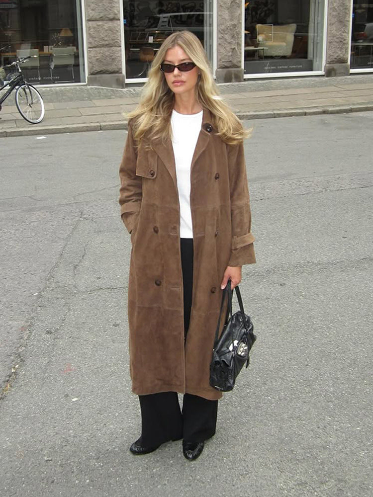 Damen Langer Wildleder‑Trenchcoat mit doppelreihiger Knopfleiste Nord Taschen