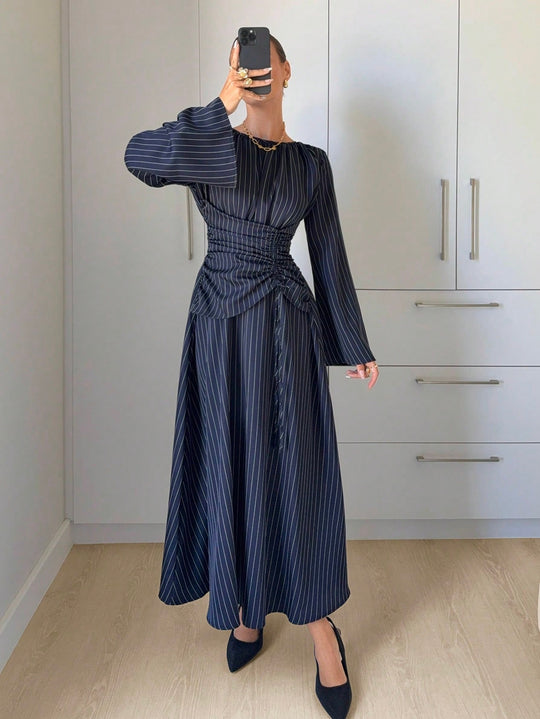 Damen Maxikleid mit geraffter Taillen-Schnürung und Glockenärmeln Nord Taschen