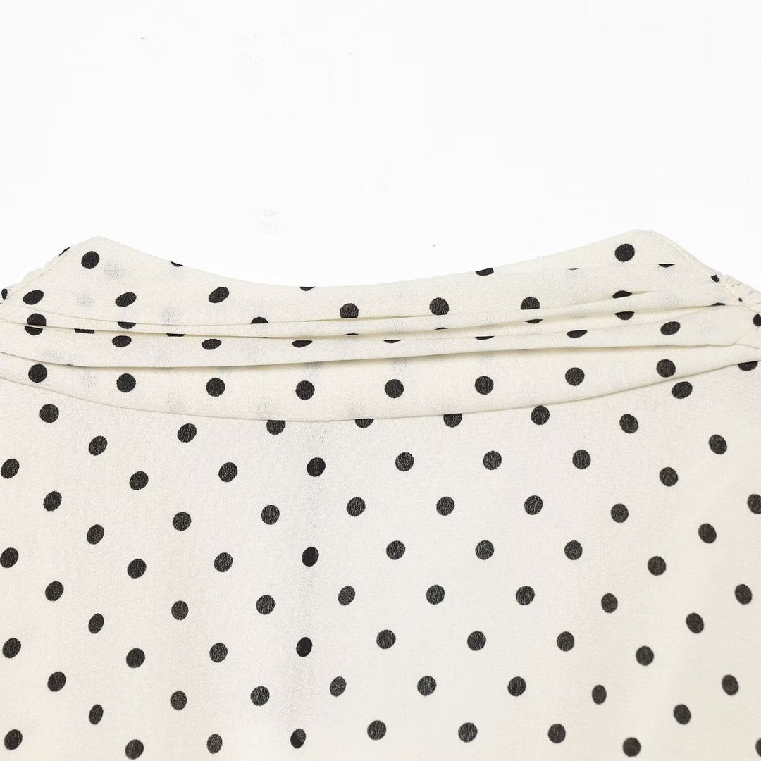 Damen Gepunktete Bluse mit V-Ausschnitt, Rüschen-Saum und Ballonärmeln Nord Taschen