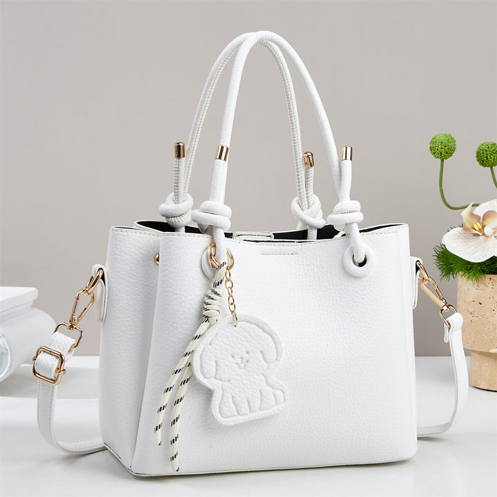 Damen Handtasche mit eleganten Details und abnehmbarer Quastenanhänger Nord Taschen