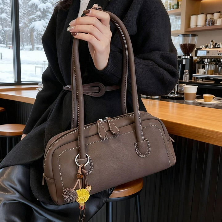 Damen Designer Handtasche mit stilvollem Reißverschluss und verspieltem Anhänger Nord Taschen