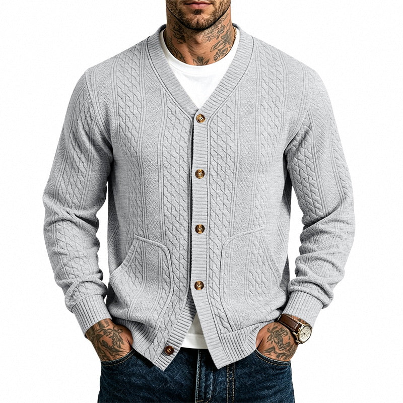 Herren strukturierter Strickcardigan mit Zopfmuster, V-Ausschnitt und aufgesetzten Taschen Nord Taschen