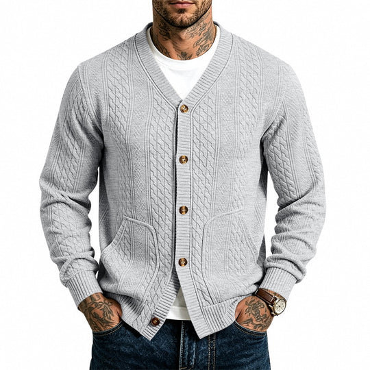 Herren strukturierter Strickcardigan mit Zopfmuster, V-Ausschnitt und aufgesetzten Taschen Nord Taschen