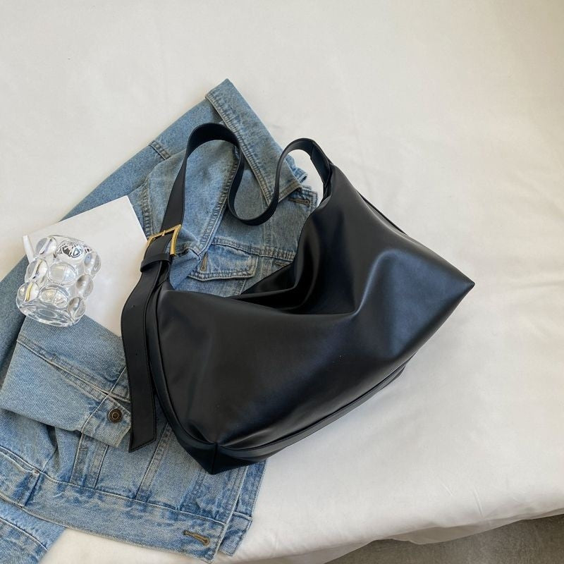 Damen Hobo-Tasche aus hochwertigem Leder mit elegantem asymmetrischem Design Nord Taschen
