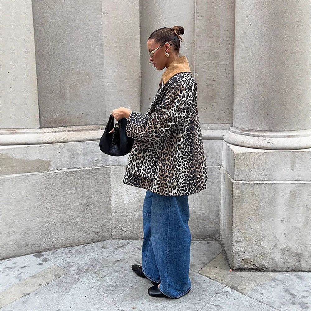 Damen Oversize-Fieldjacke mit Leoprint und kontrastierendem Cordkragen Nord Taschen