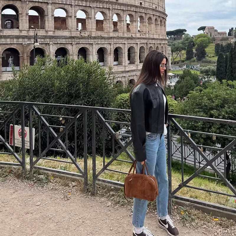Damen Kurz geschnittene Kunstlederjacke im Boxy‑Schnitt mit Stehkragen, Wiener Nähten und extralangen Manschetten Nord Taschen