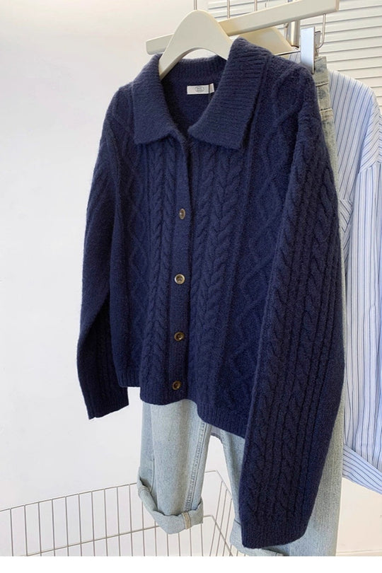 Damen Strickjacke mit Zopfmuster, Umlegekragen und Knopfleiste Nord Taschen