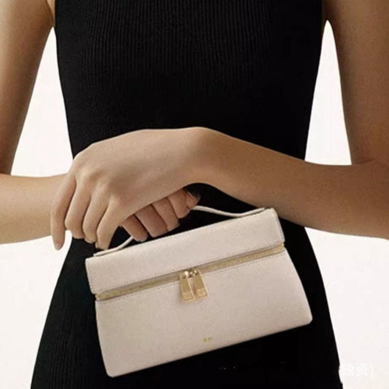 Damen Handtasche mit luxuriösem, strukturiertem Design und goldenen Akzenten Nord Taschen