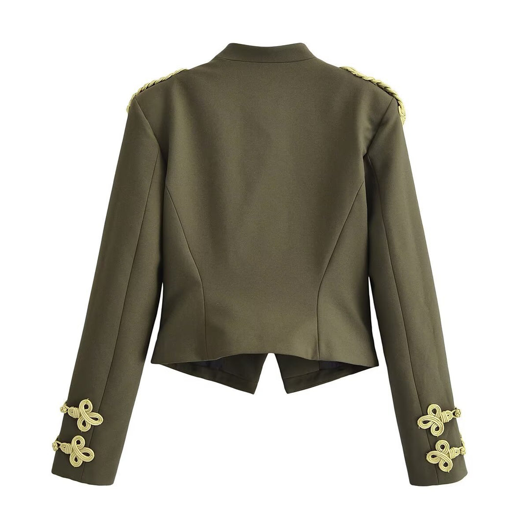 Damen taillierte militärische Kurzjacke mit Stehkragen, Epauletten und verzierten Zierknoten Nord Taschen