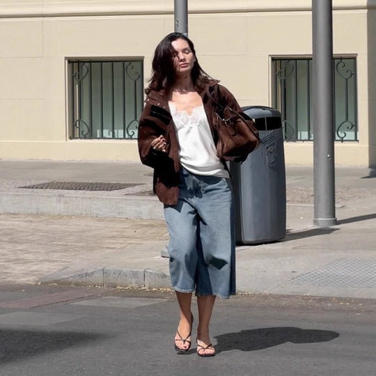 Damen Kurz geschnittener Veloursleder-Blouson mit hohem Stehkragen, kastiger Oversize‑Silhouette und verdecktem Reißverschluss Nord Taschen