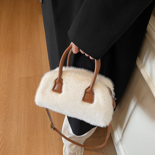 Damenhandtasche aus weichem Kunstfell mit abnehmbarem Schulterriemen Nord Taschen