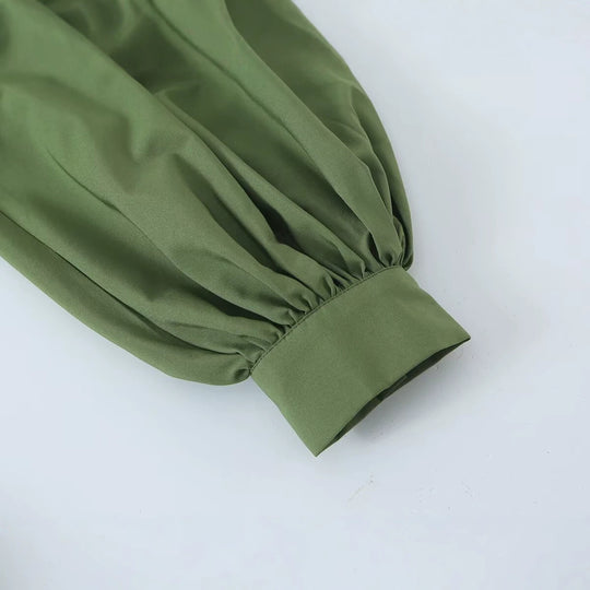 Damen Fließendes Maxikleid mit Ballonärmeln, Rüschendetails und Stehkragen Nord Taschen