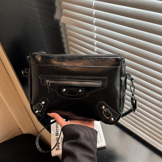 Damen Umhängetasche mit modischem Reißverschluss und dekorativen Metallakzenten Nord Taschen