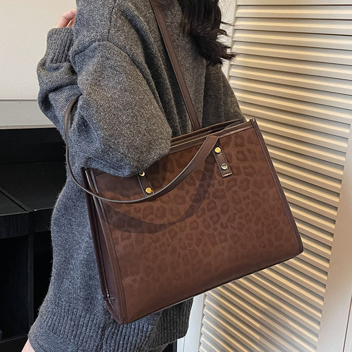 Damen Umhängetasche mit modernem Leopardenmuster und praktischen Details Nord Taschen