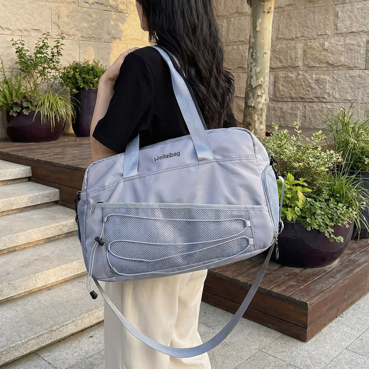 Damen Reisetasche mit praktischen Außentaschen und komfortablem Schultergurt Nord Taschen