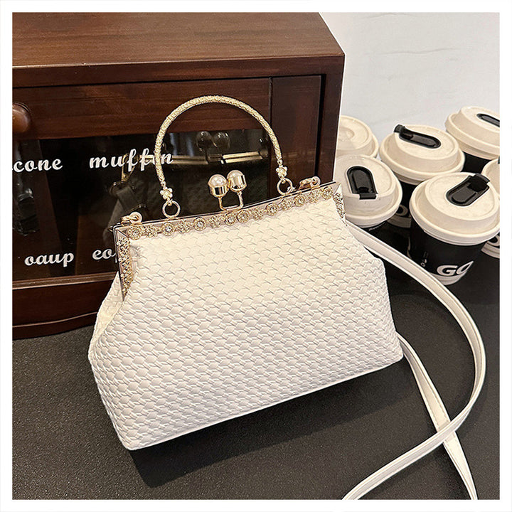 Damen elegante Handtasche mit glamourösen Kettenakzenten Nord Taschen