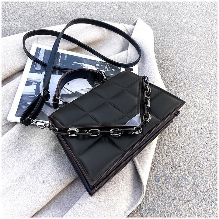 Damen elegante Umhängetasche mit innovativem Kettenakzent Nord Taschen