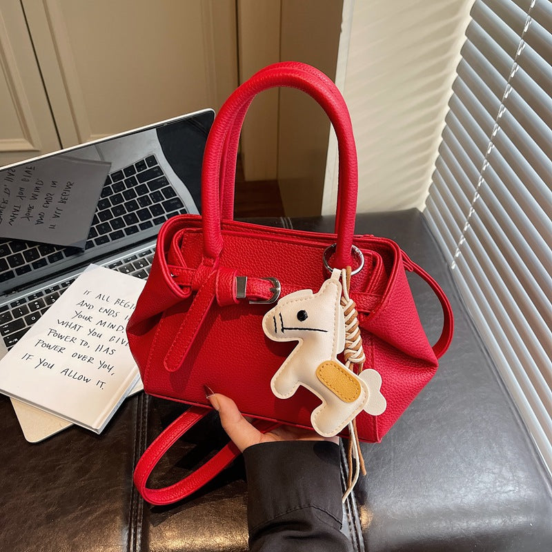 Damen stilvolle Handtasche mit charmantem Anhänger Nord Taschen