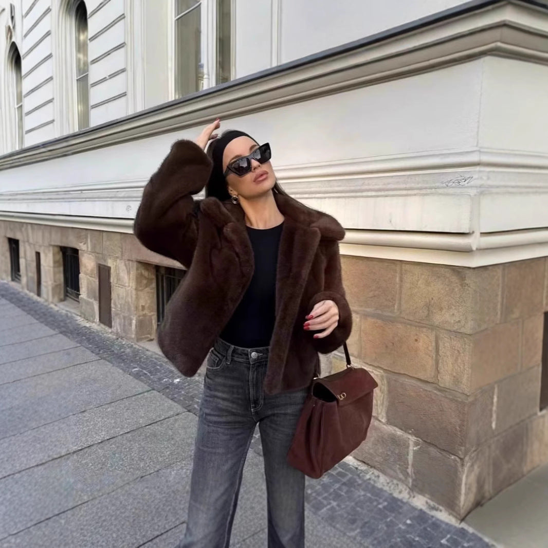 Damen Kurze Boxy-Kunstpelzjacke mit Hemdkragen und dichter Hochflorstruktur Nord Taschen
