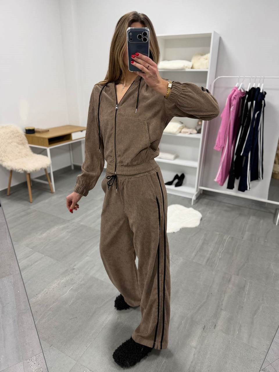 Damen Cord-Jogginganzug mit Kapuze, seitlichen Kontraststreifen, Tunnelzug und elastischen Saumbündchen Nord Taschen