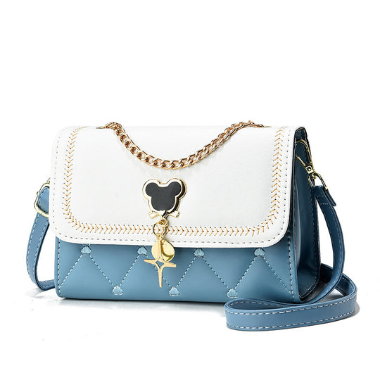 Damen modische Handtasche mit eleganter Kettenapplikation und verspieltem Schlüsselanhänger Nord Taschen