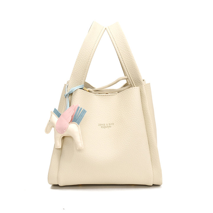 Damen Handtasche mit charmantem Tieranhänger und stilvollem Design Nord Taschen