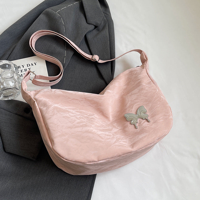Damen Umhängetasche aus leichtem Material mit dekorativem Schmetterlingsdetail Nord Taschen