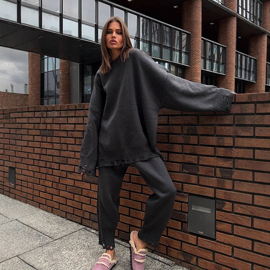 Damen Oversize-Strickset aus Feinstrick mit Destroyed-Saum, weitem Pullover und legerer Schlupfhose Nord Taschen