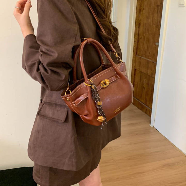 Damen Handtasche mit luxuriösem Leder und modischem Anhänger Nord Taschen