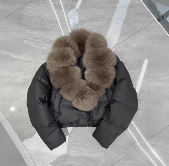 Damen nan kurz geschnittene Boxy-Pufferjacke mit extra großem Webpelzkragen und formstabilem Saum Nord Taschen