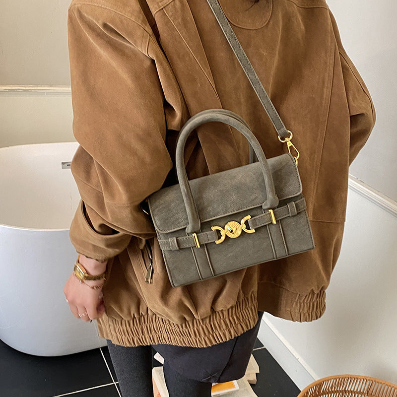 Damen elegante Handtasche mit dekorativem Kettenverschluss Nord Taschen