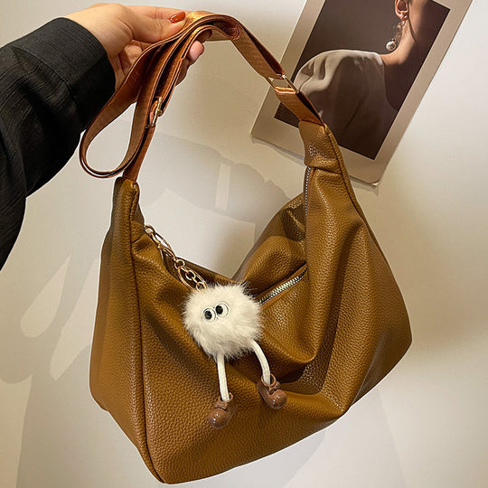 Damen Hobo-Handtasche mit robustem Material und verspieltem Anhänger Nord Taschen
