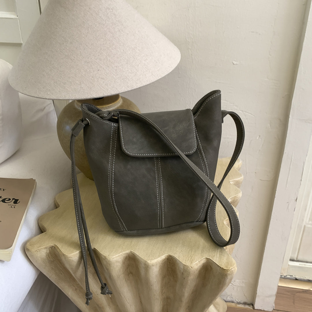 Damen Umhängetasche mit praktischem Kordelzug und weich strukturiertem Design Nord Taschen