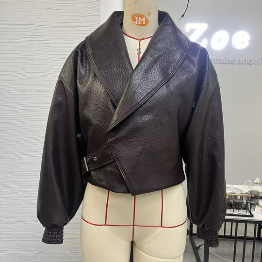 Damen Kunstleder-Bomberjacke mit hohem Stehkragen, asymmetrischem Verschluss und elastischem Saum Nord Taschen