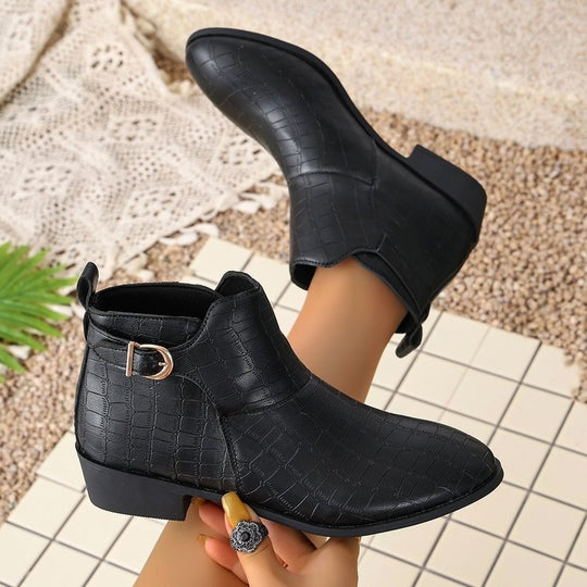 Damen Western-inspirierte Stiefelette mit spitzer Zehenpartie und dekorativer Metallschnalle Nord Taschen