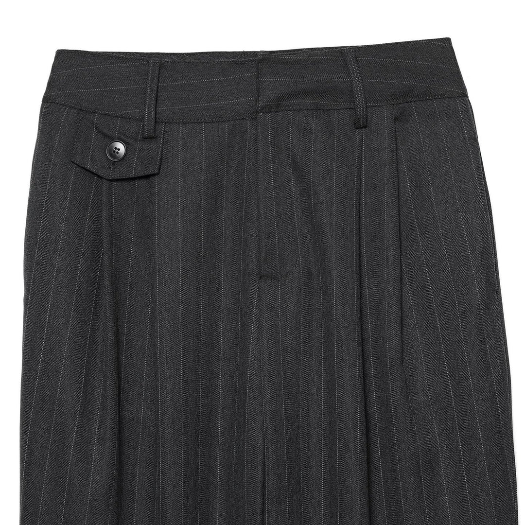Damen Hochtaillierte Bundfaltenhose mit Nadelstreifen und Zierpatte Nord Taschen