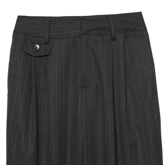 Damen Hochtaillierte Bundfaltenhose mit Nadelstreifen und Zierpatte Nord Taschen
